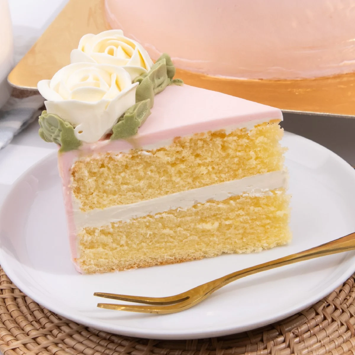 Queen of Roses Cake - Image 2